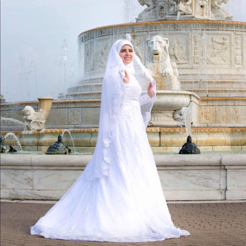 Wedding dress still like new